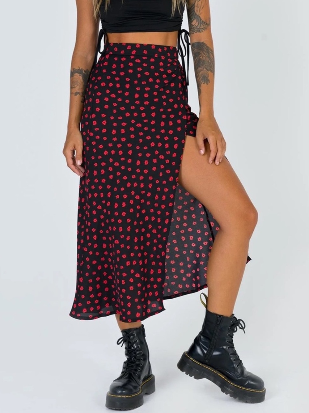 Princess Polly Black Maxi Slit Skirt with Red Floral Design Size 6 (Fits Small)